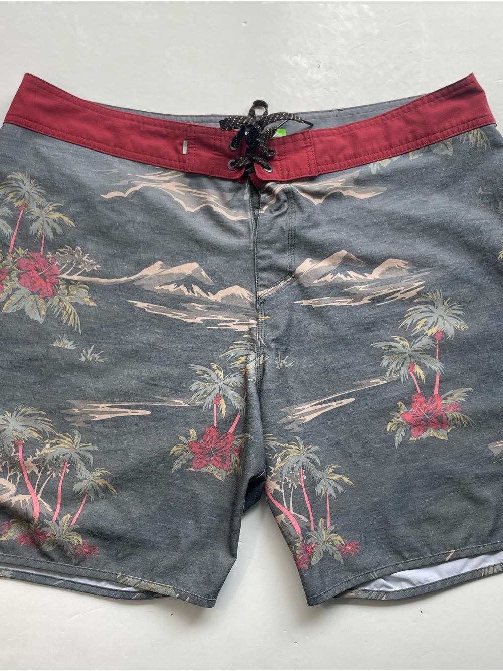 Quiksilver Men’s Highline Hemp Boardshorts Size 38 Tropical Hibiscus Palm Tree